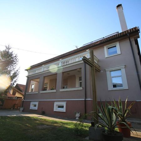 Hostel Teresianum Aleksinac Exterior foto