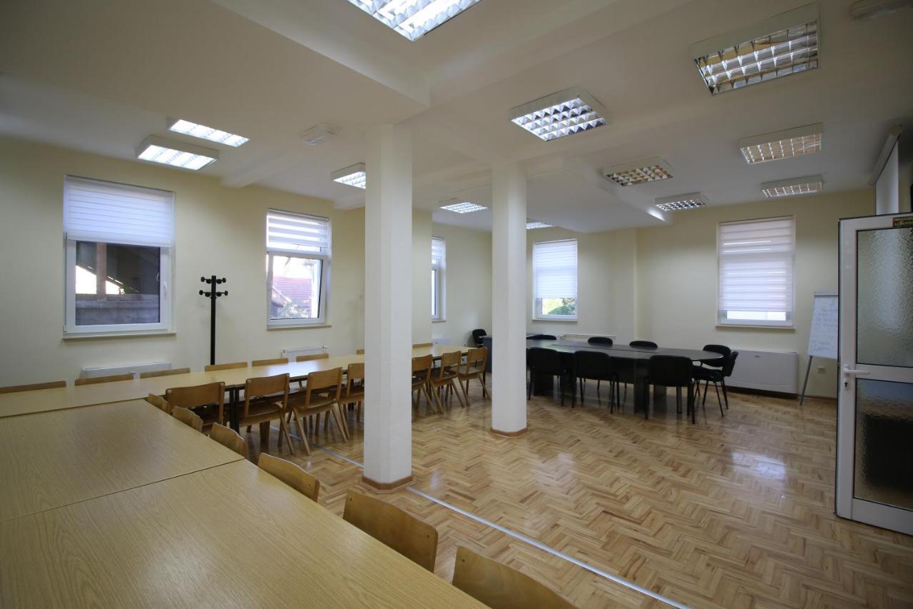 Hostel Teresianum Aleksinac Exterior foto